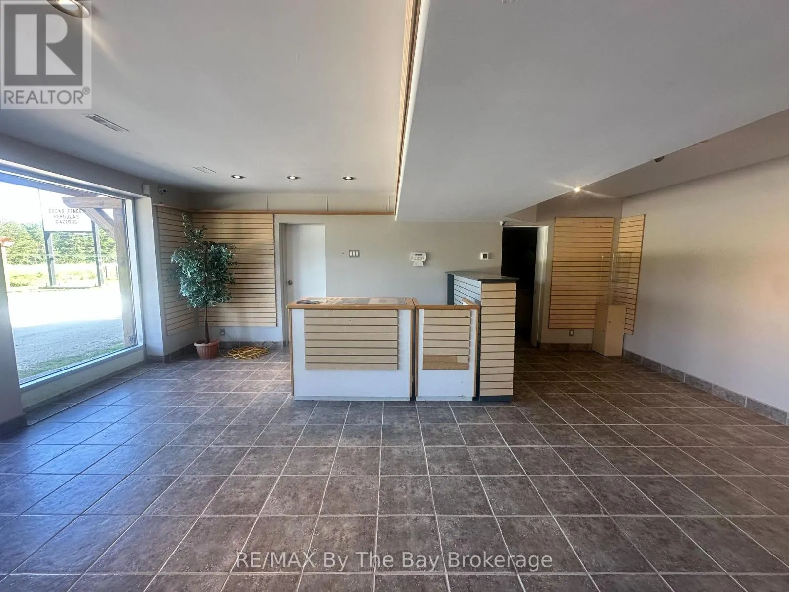 9405 BEACHWOOD ROAD HIGHWAY
