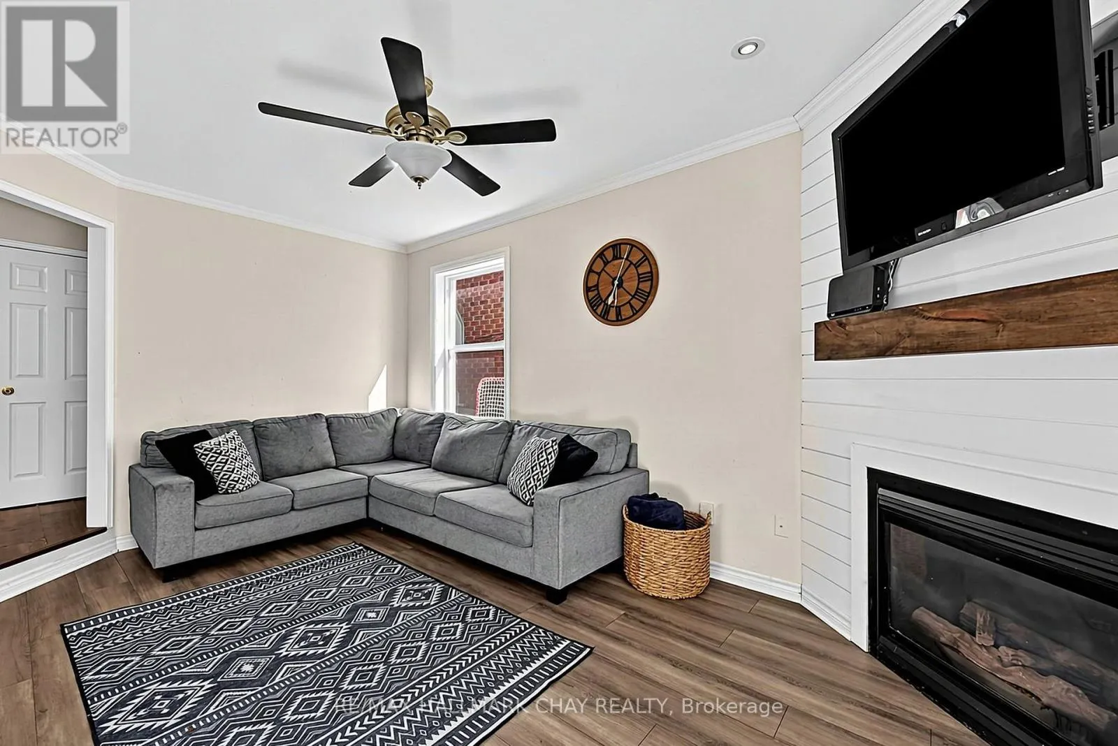 121 TAYLOR DRIVE