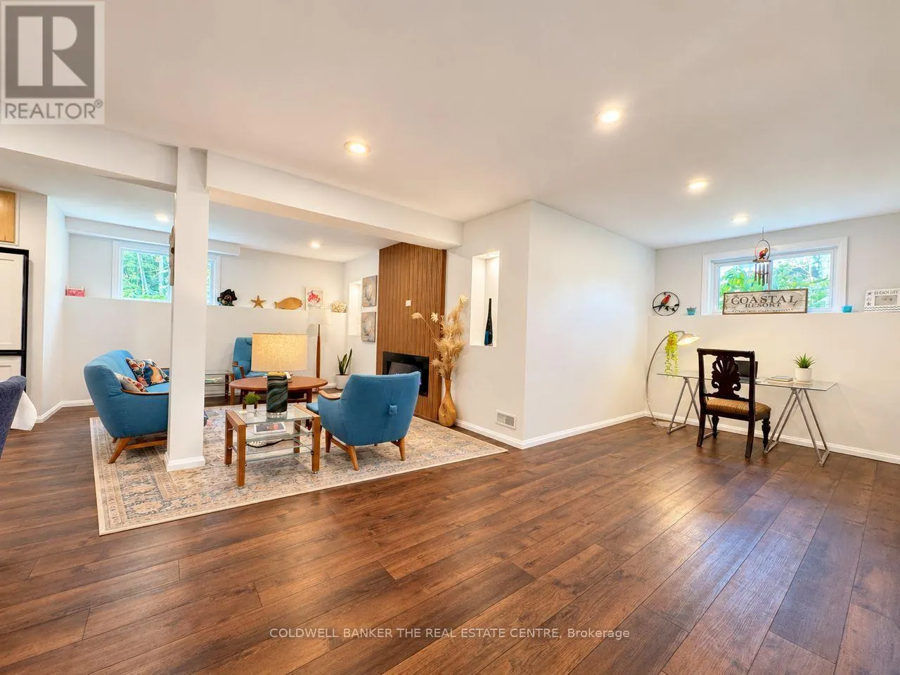 44 IRIS DRIVE