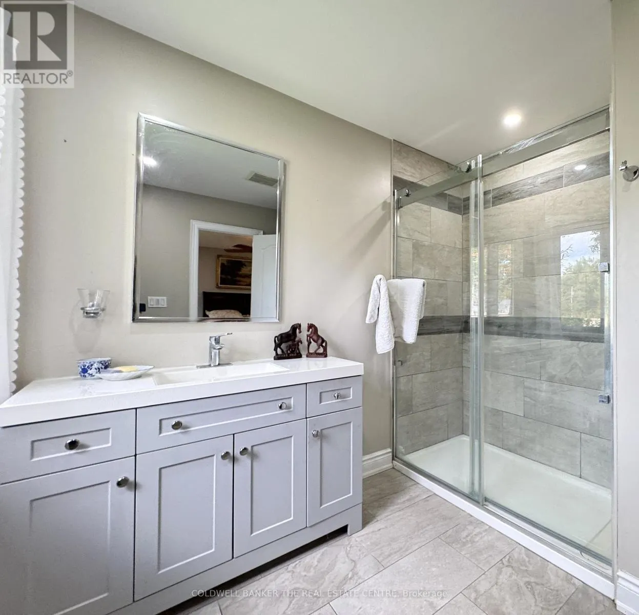 44 IRIS DRIVE