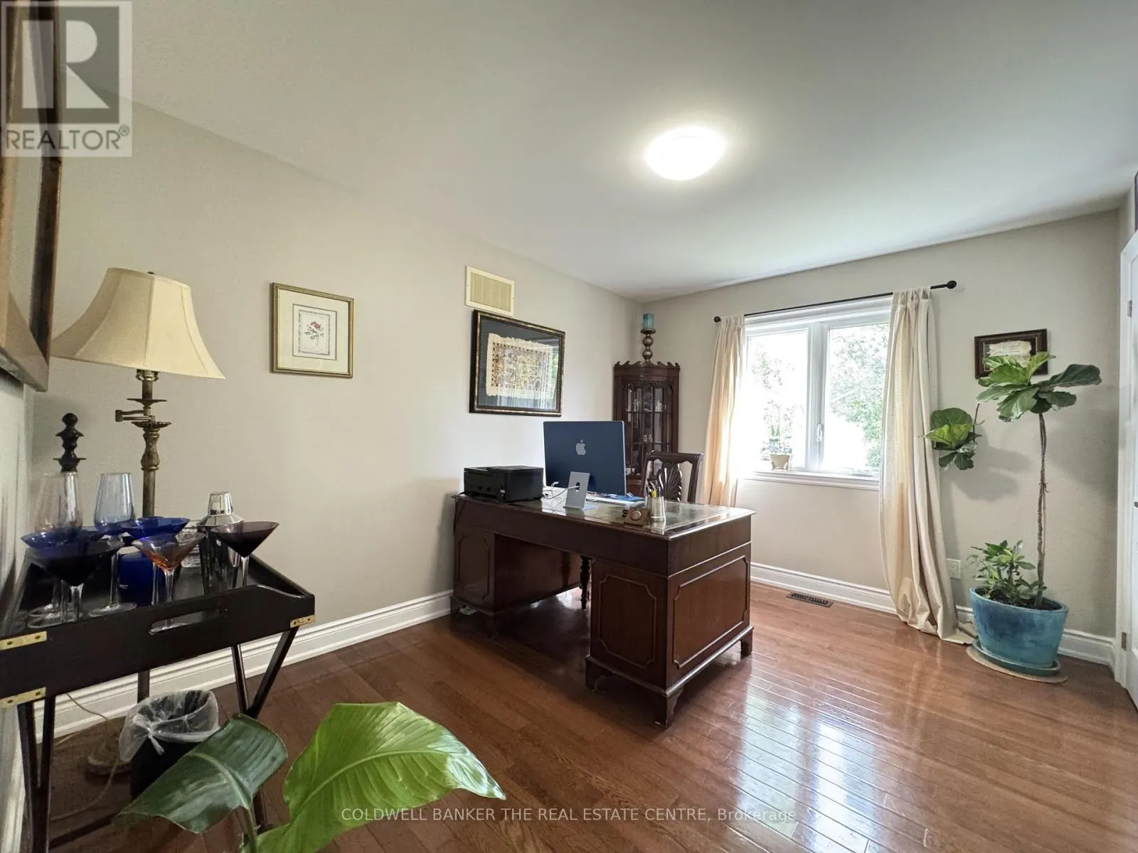 44 IRIS DRIVE