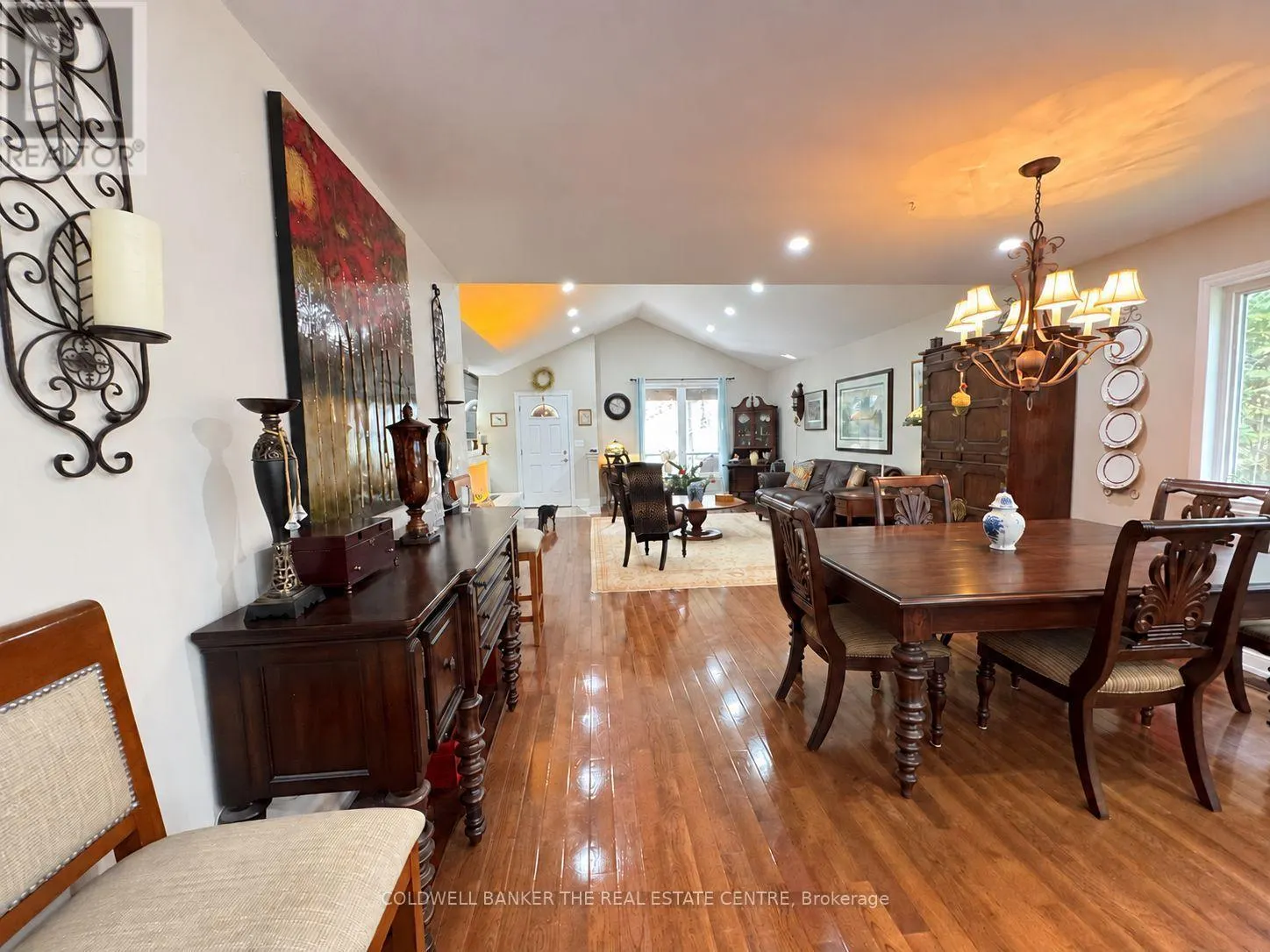 44 IRIS DRIVE