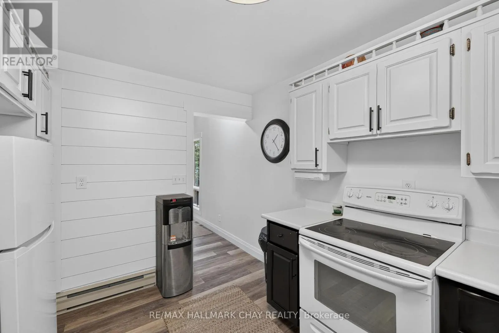 176 FARLAIN LAKE ROAD E