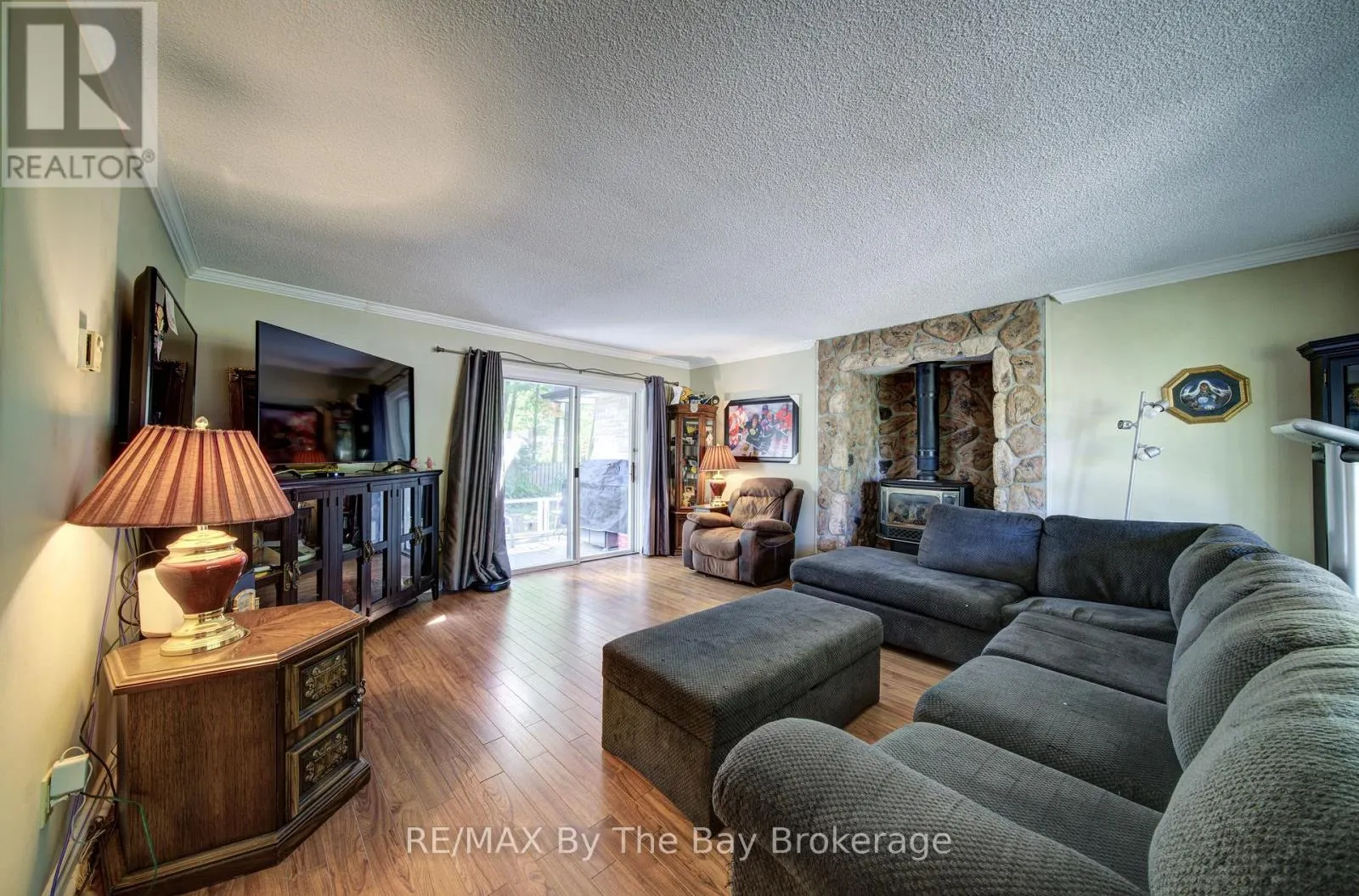 1693 RIVER ROAD W