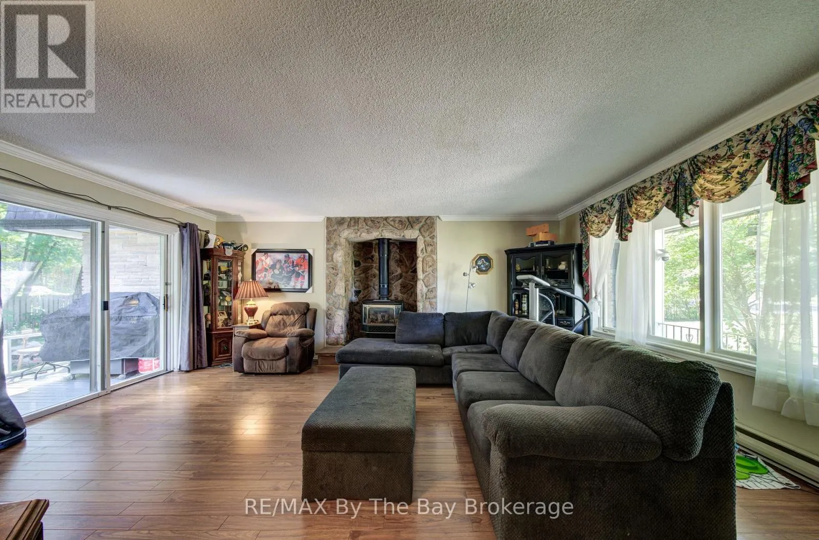 1693 RIVER ROAD W