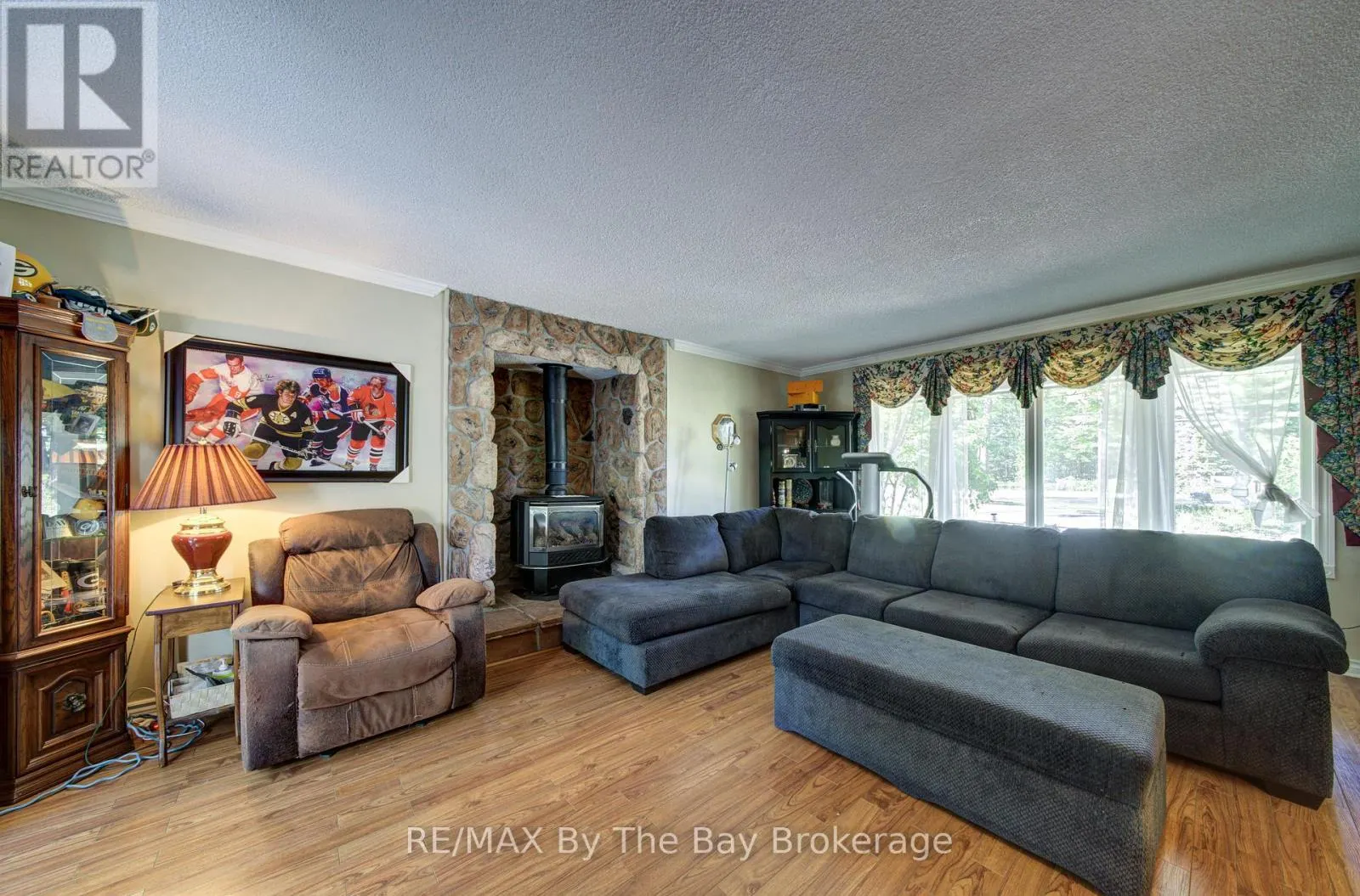1693 RIVER ROAD W