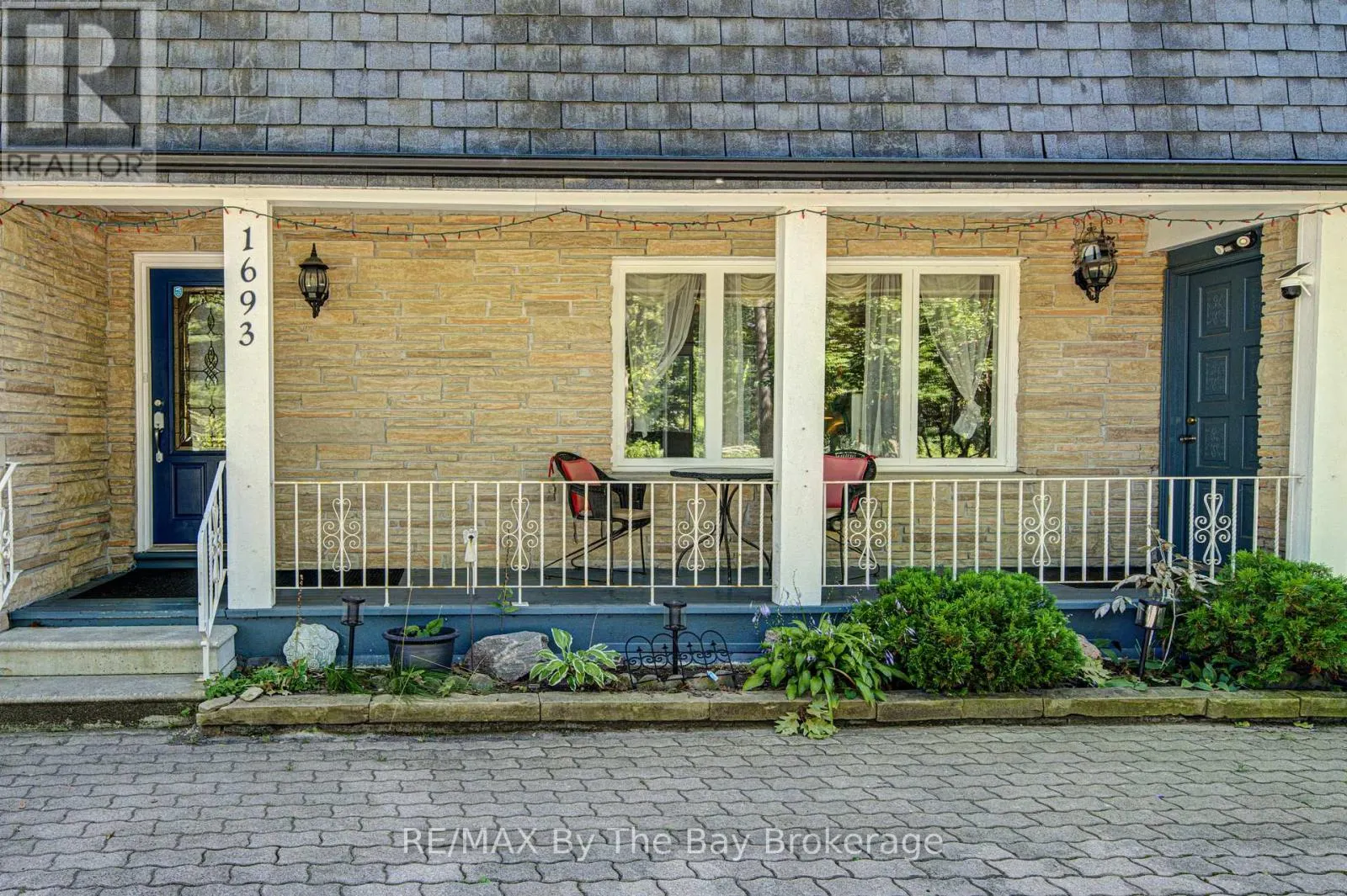 1693 RIVER ROAD W