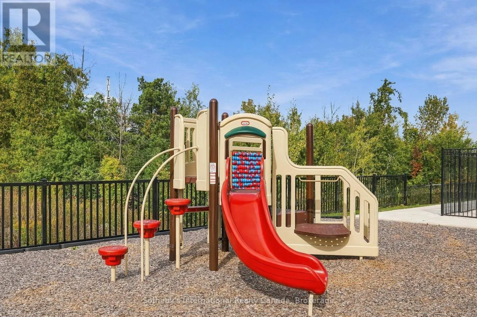 206 - 17 SPOONER CRESCENT #206