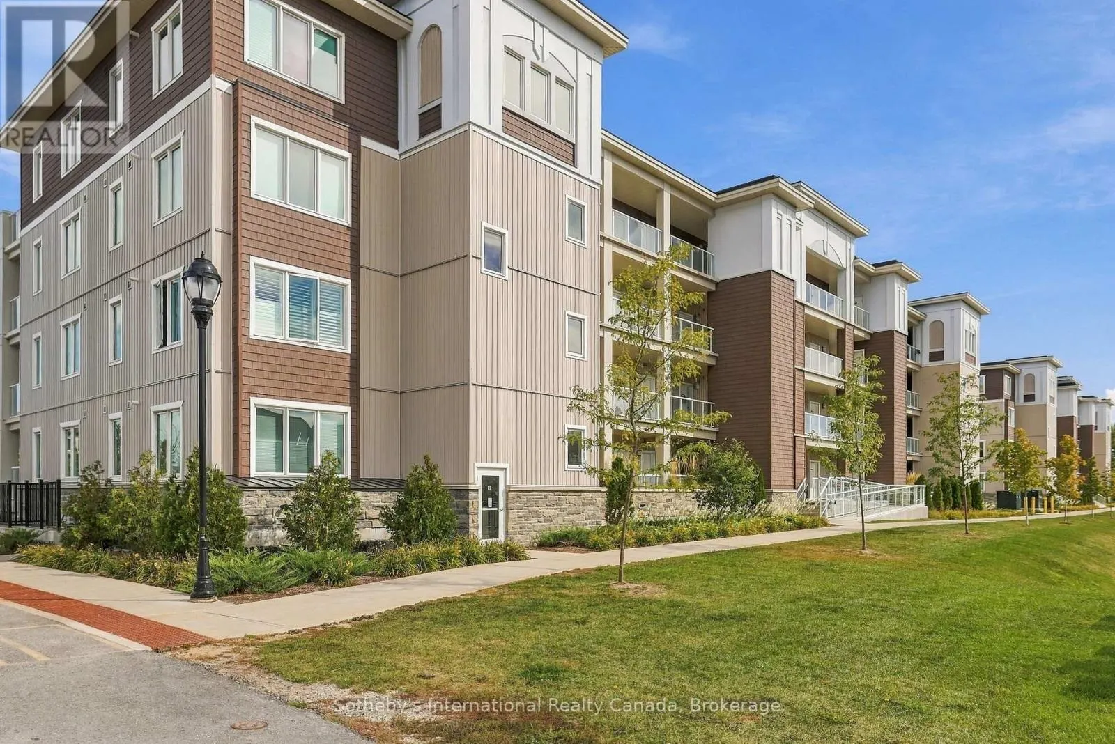 206 - 17 SPOONER CRESCENT #206