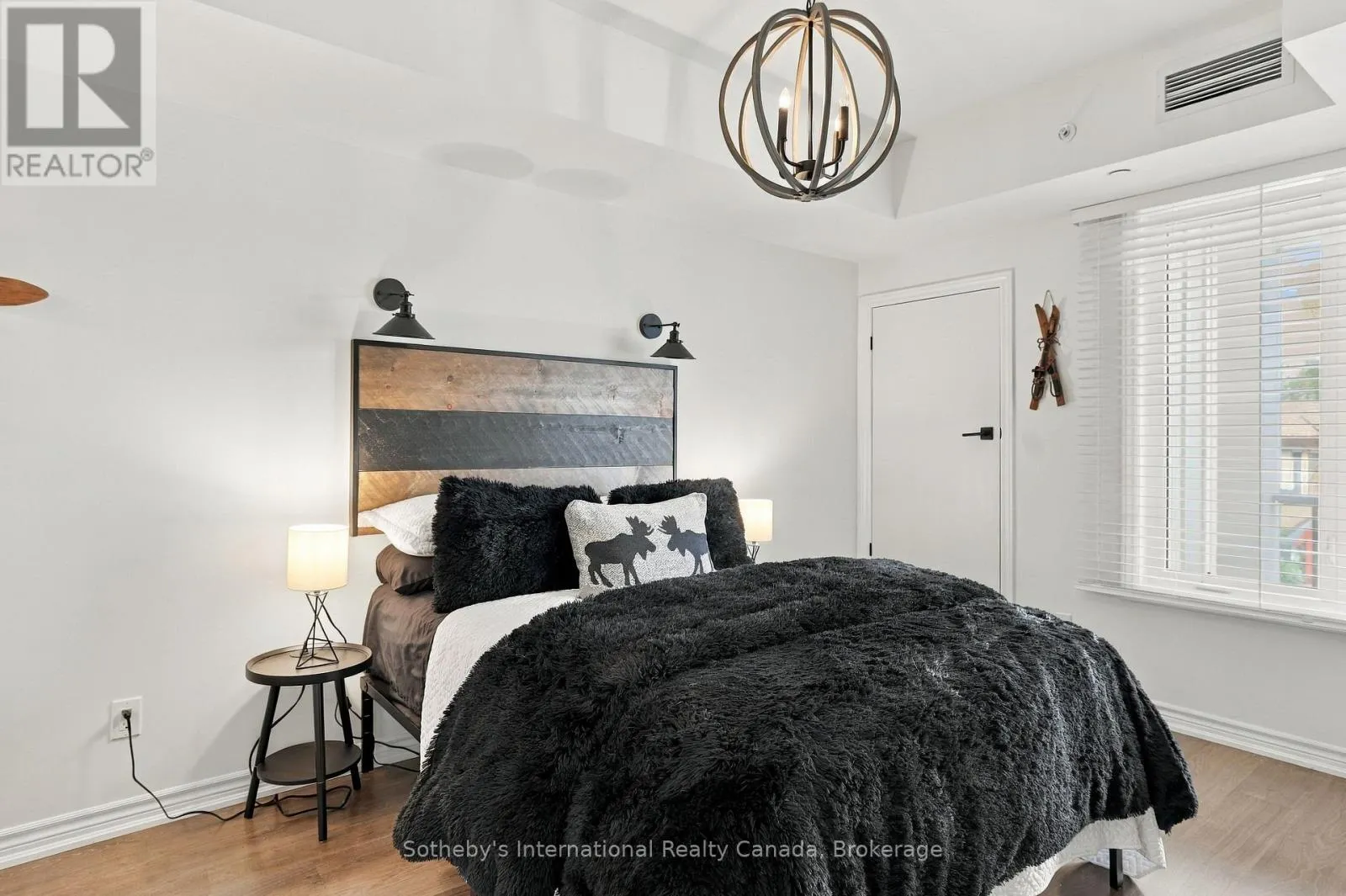 206 - 17 SPOONER CRESCENT #206