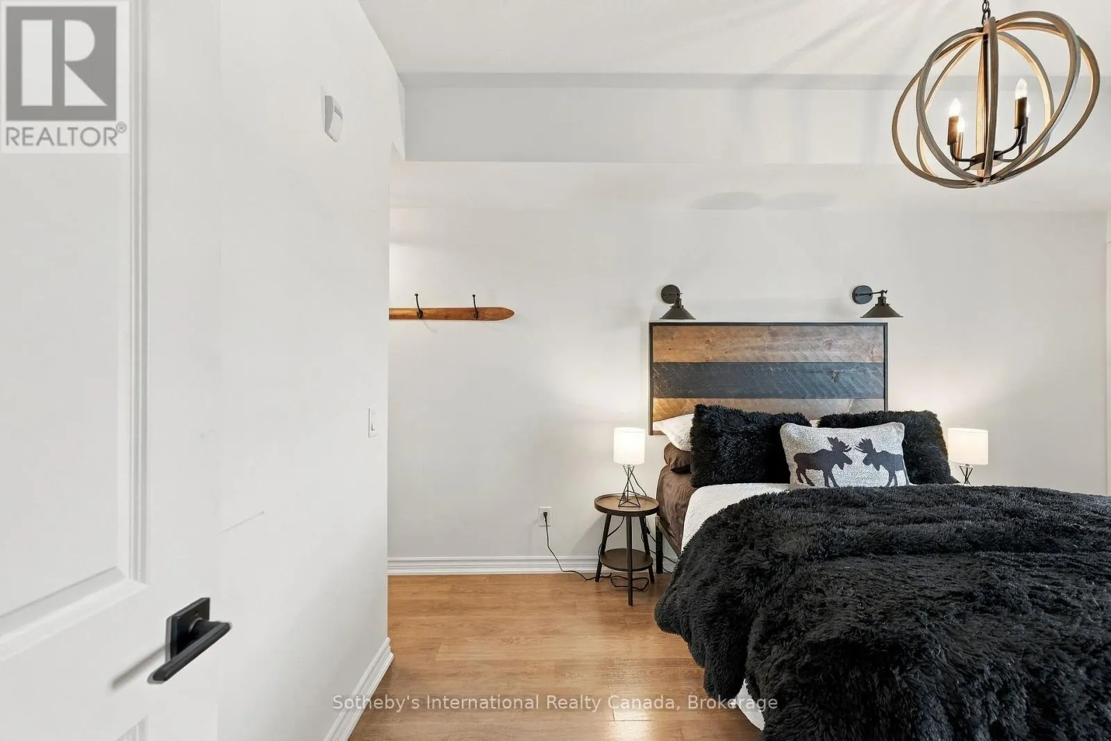 206 - 17 SPOONER CRESCENT #206