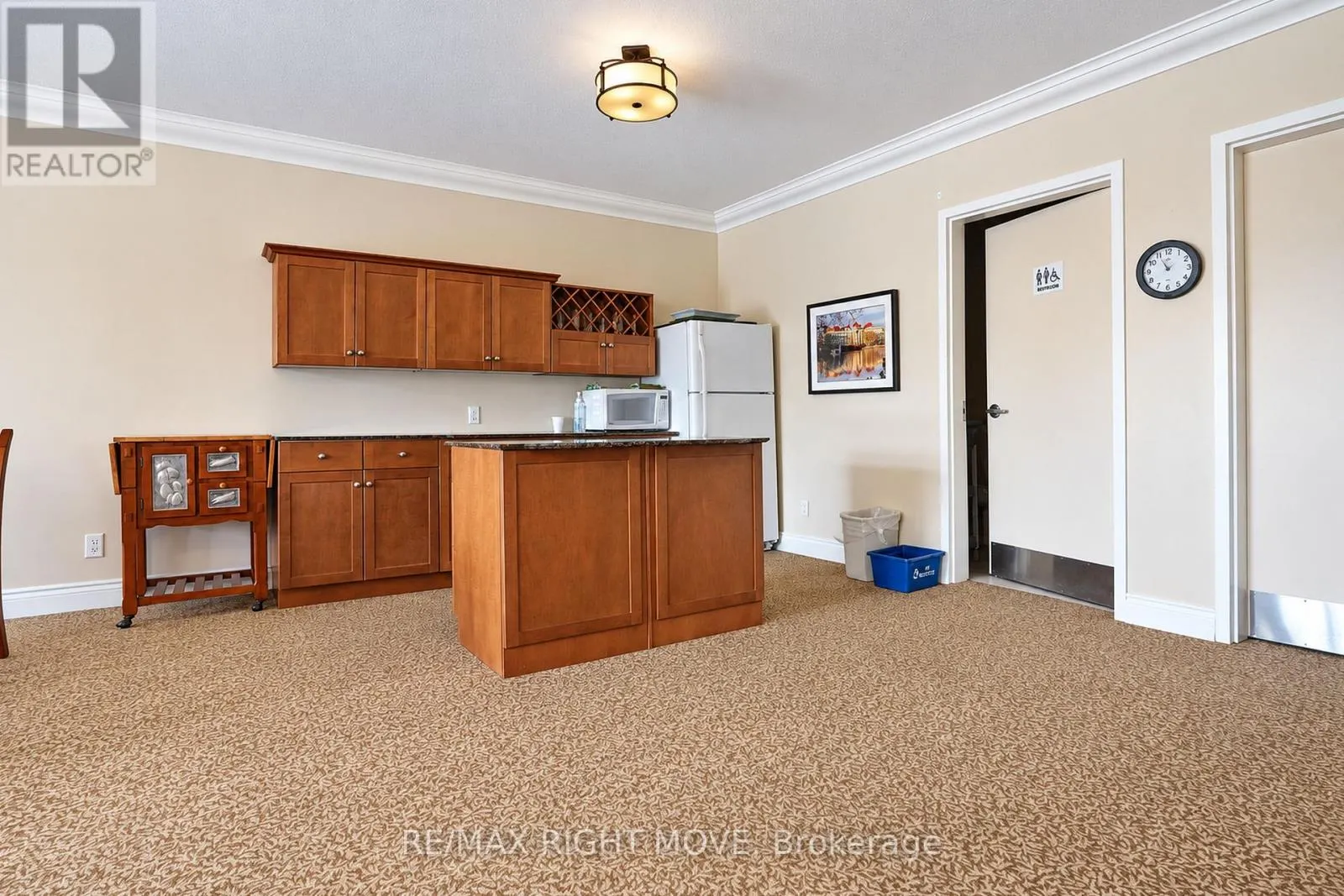 301 - 140 CEDAR ISLAND ROAD