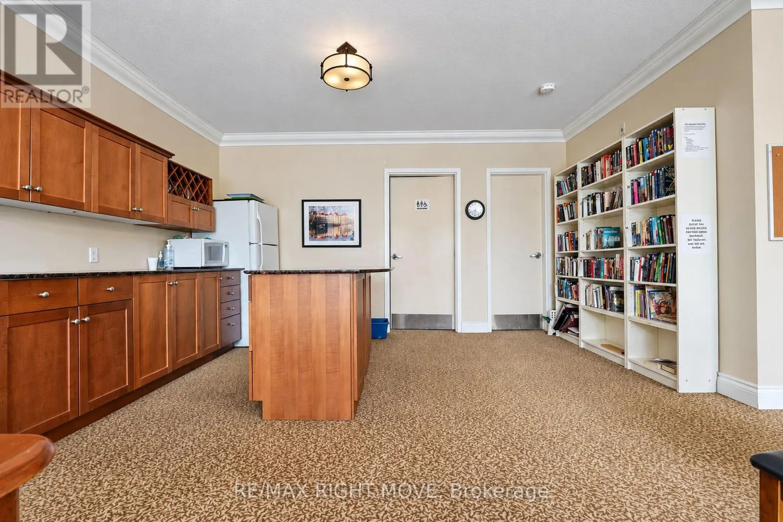 301 - 140 CEDAR ISLAND ROAD