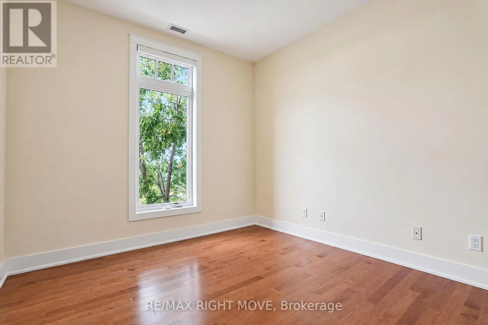301 - 140 CEDAR ISLAND ROAD
