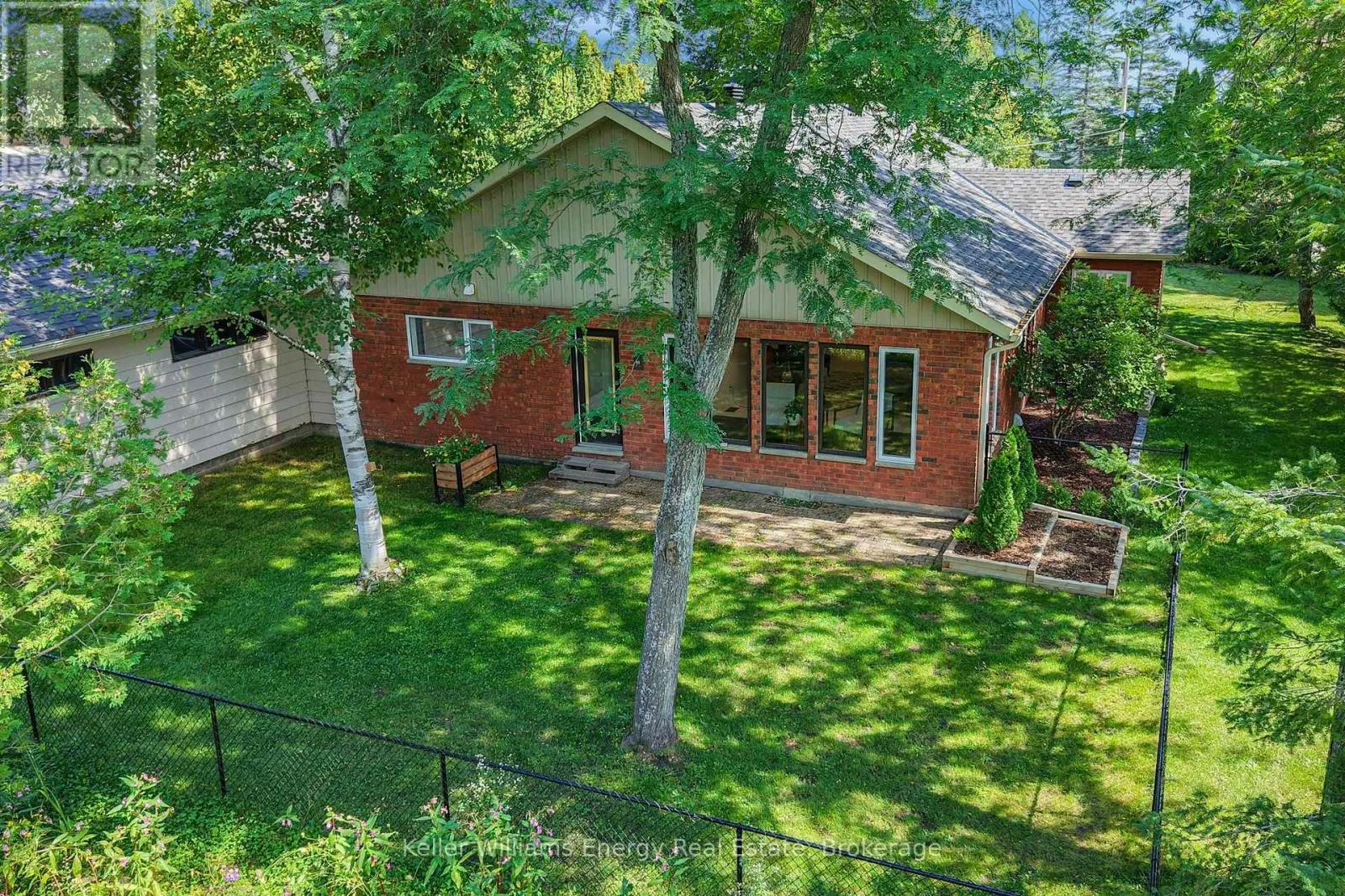 60 BAYSIDE AVENUE