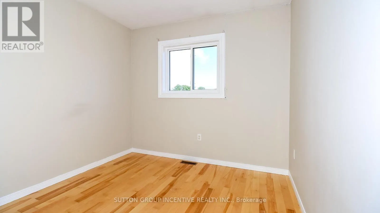15 BRUCE CRESCENT