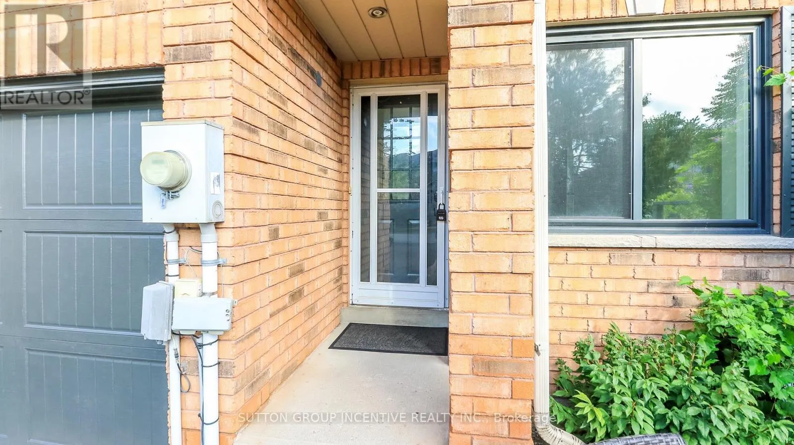 15 BRUCE CRESCENT