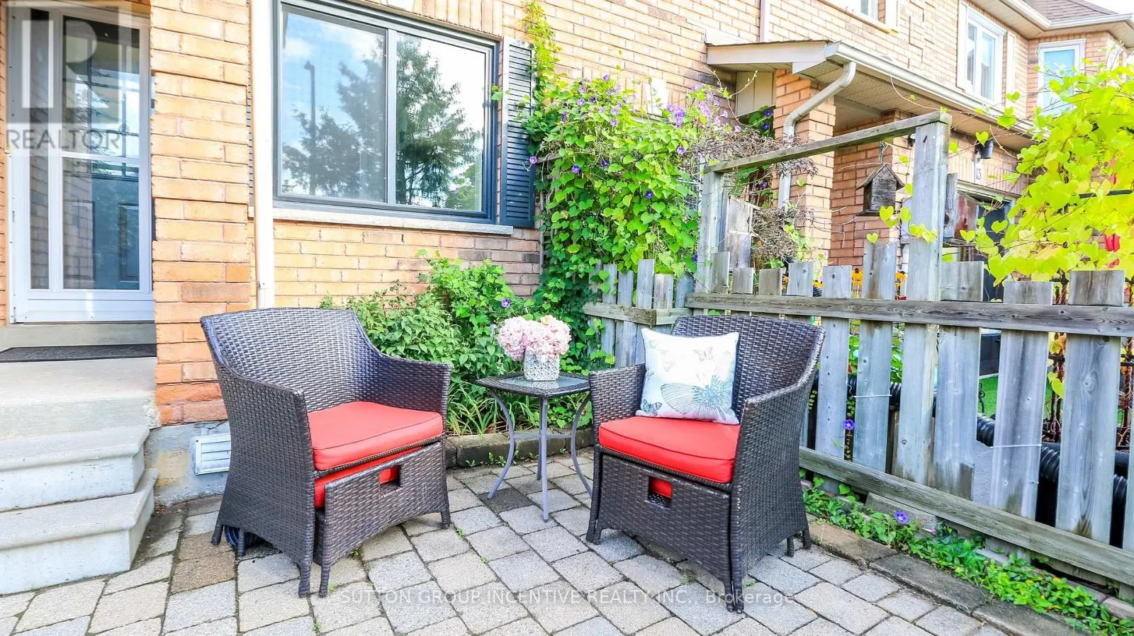 15 BRUCE CRESCENT