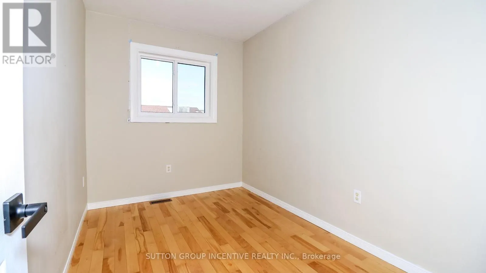 15 BRUCE CRESCENT