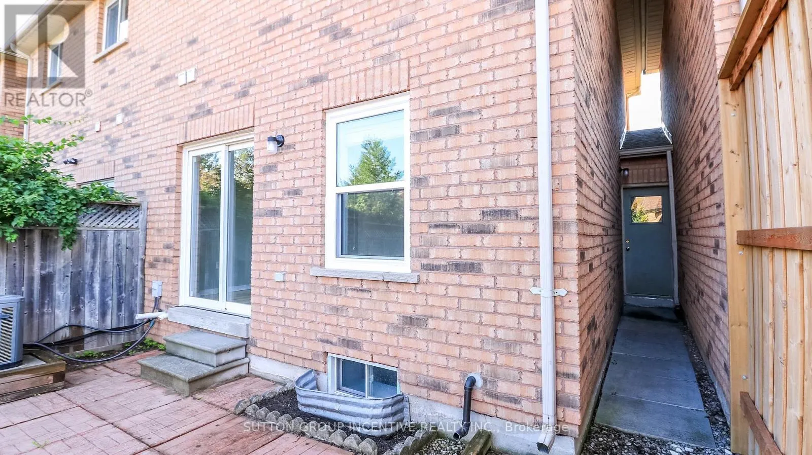 15 BRUCE CRESCENT