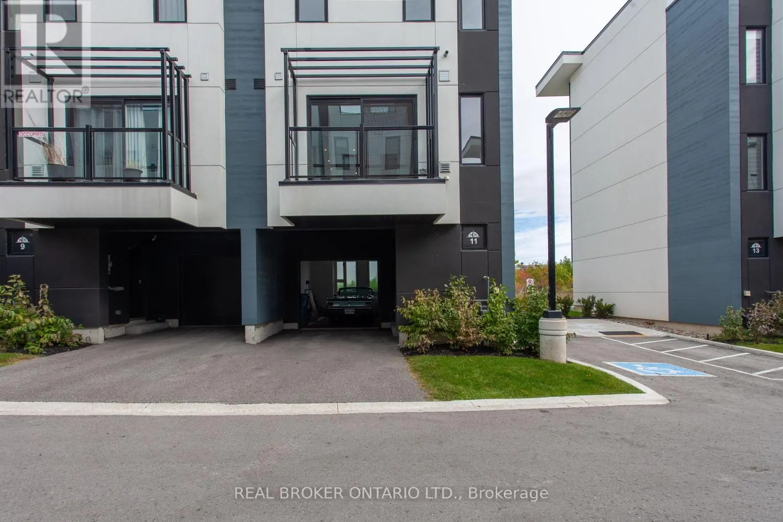11 MARINERS PIER WAY
