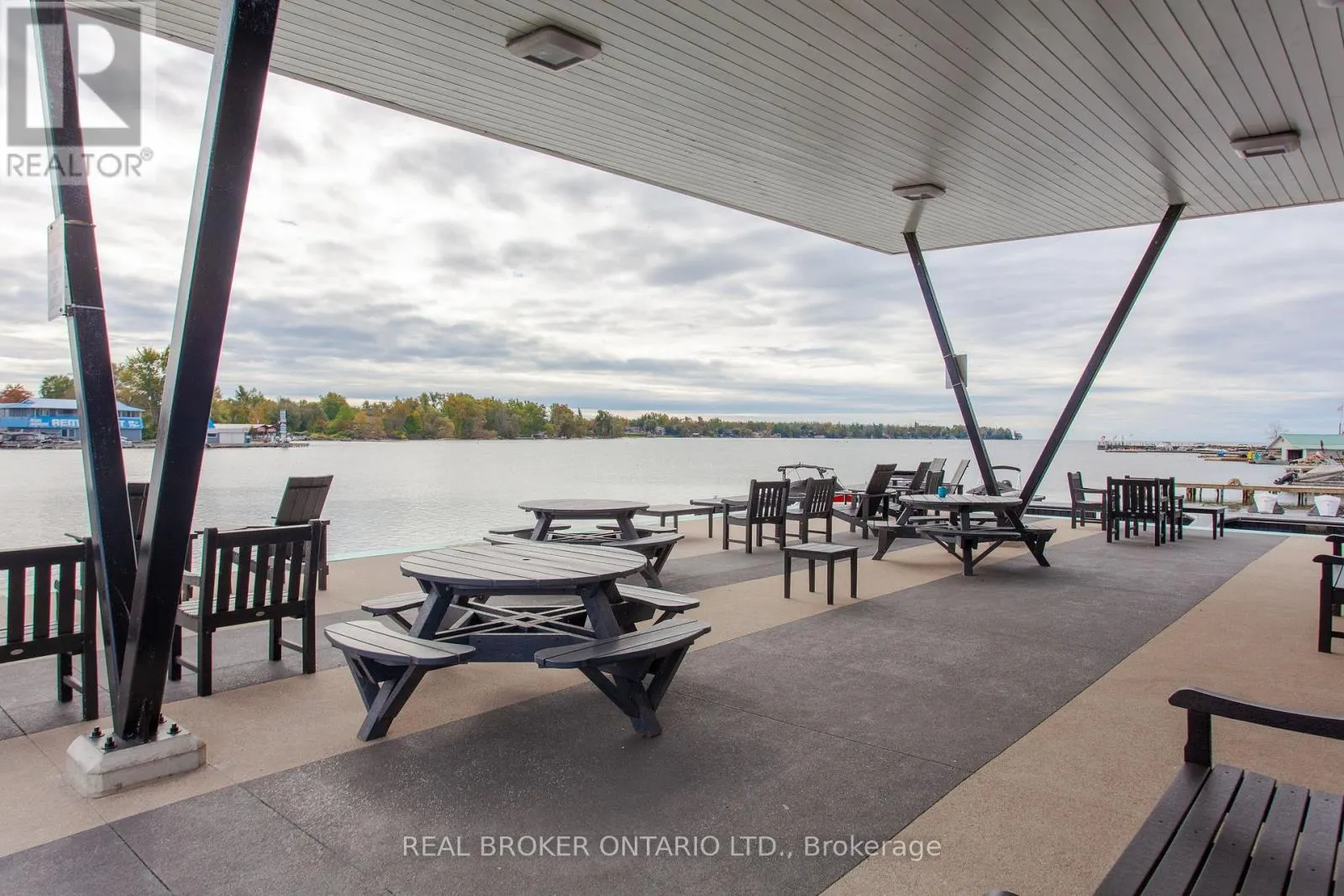 11 MARINERS PIER WAY