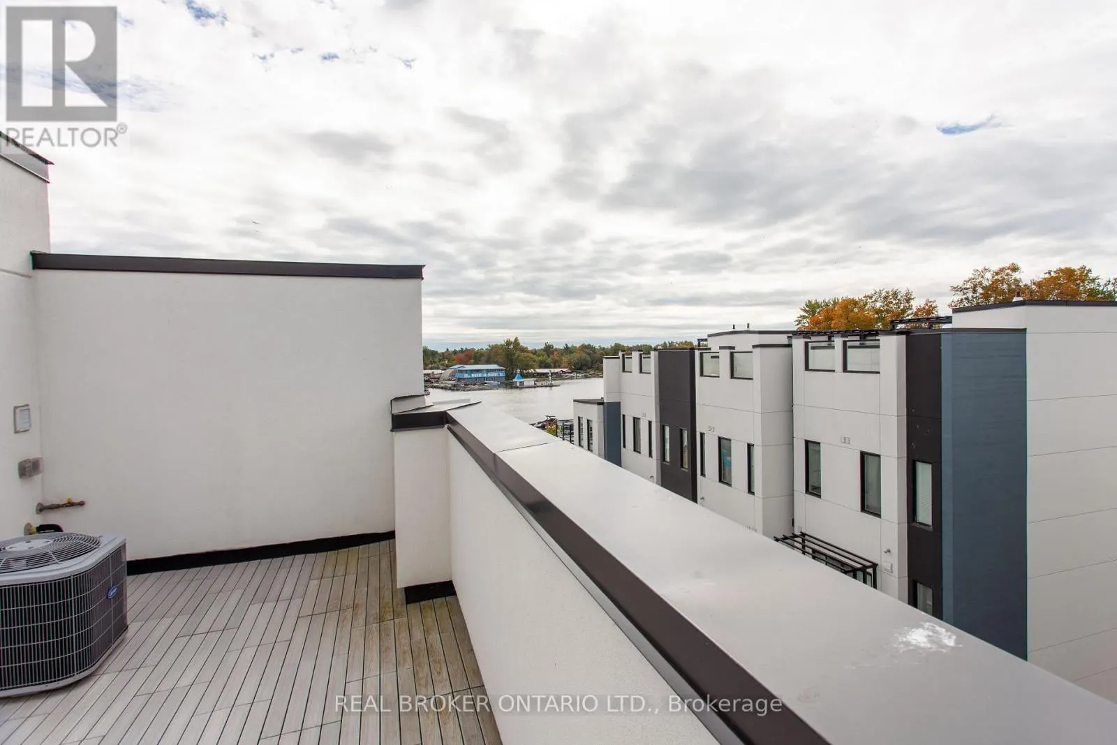 11 MARINERS PIER WAY