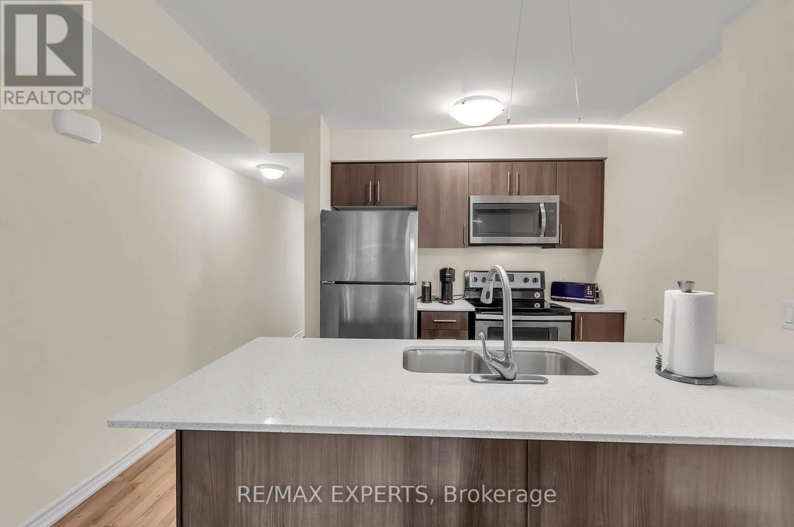 207 - 4 COVE COURT