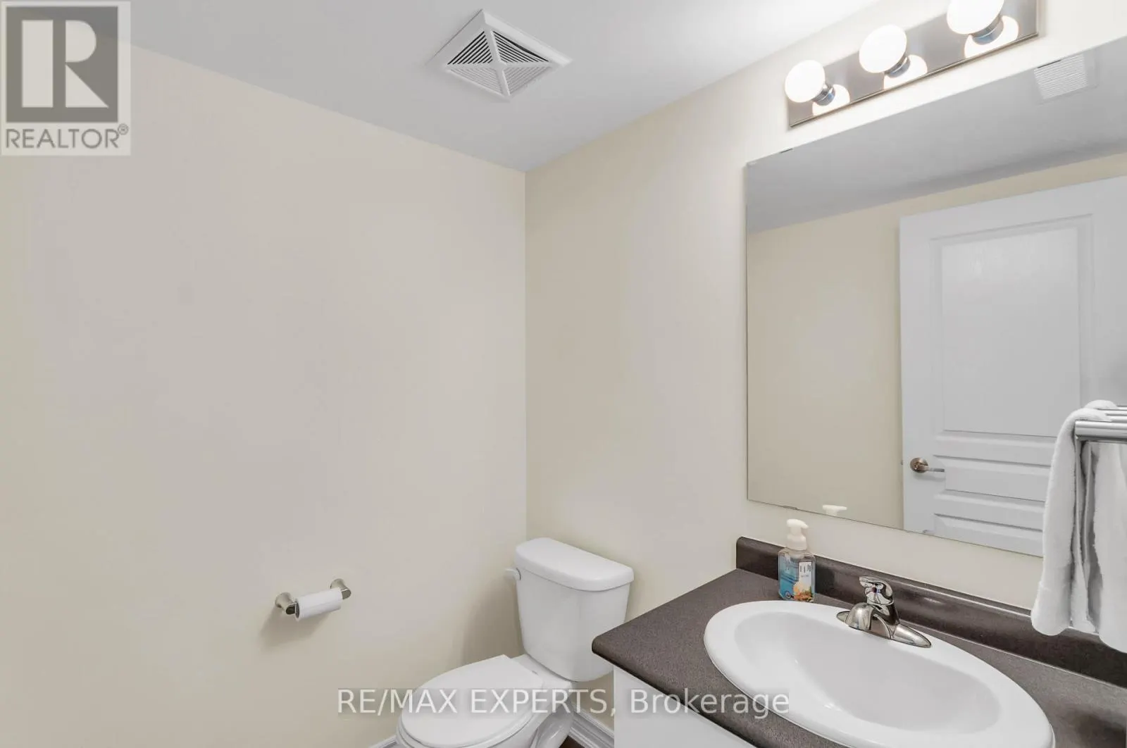 207 - 4 COVE COURT