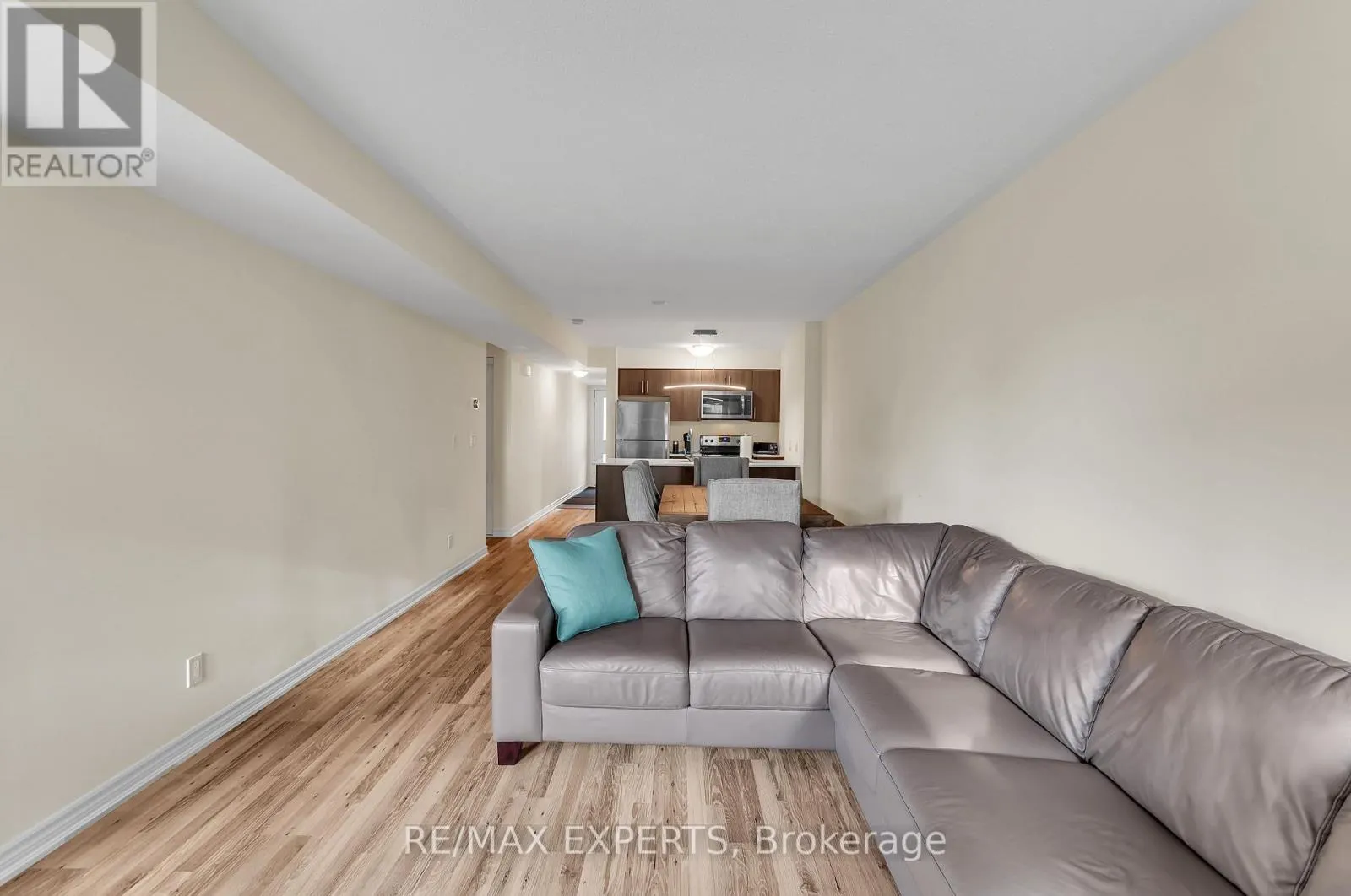 207 - 4 COVE COURT