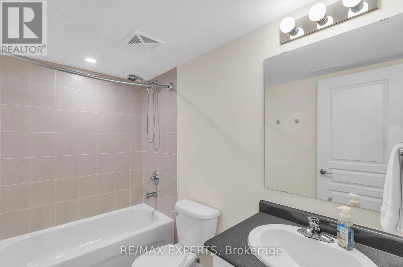 207 - 4 COVE COURT