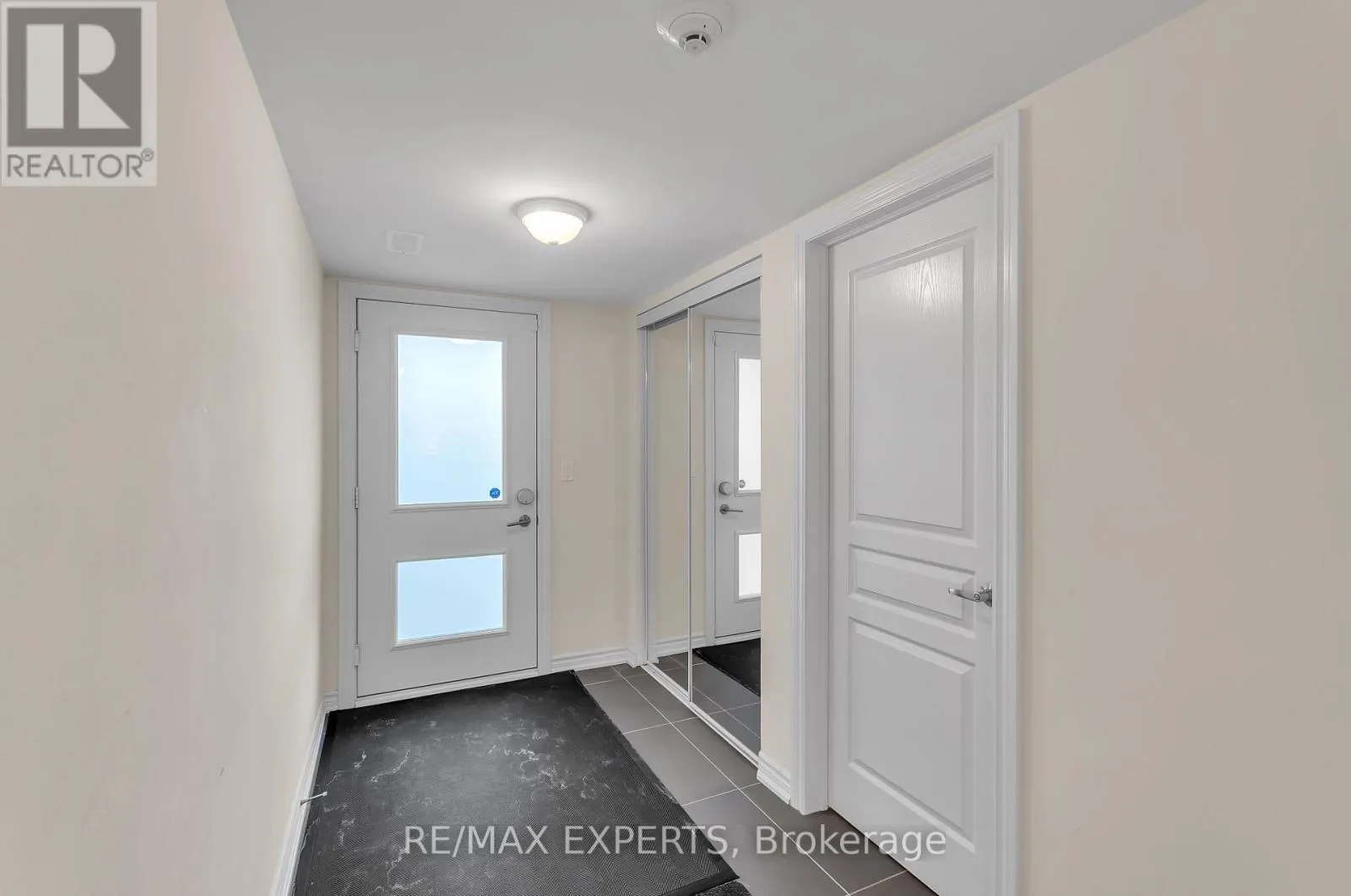 207 - 4 COVE COURT