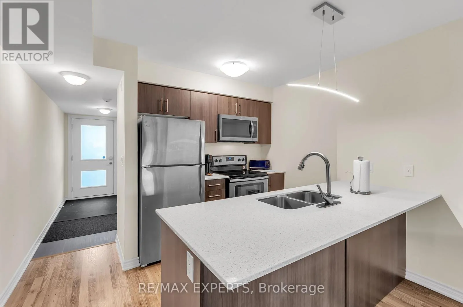 207 - 4 COVE COURT