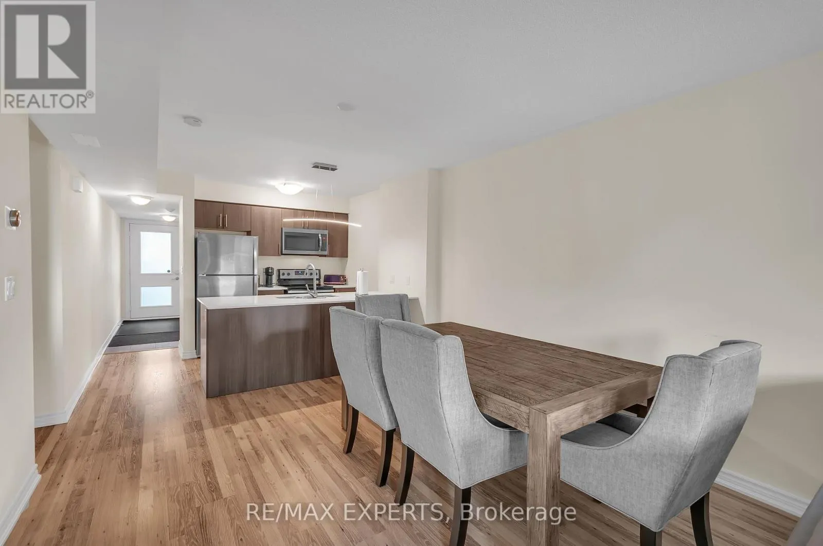 207 - 4 COVE COURT