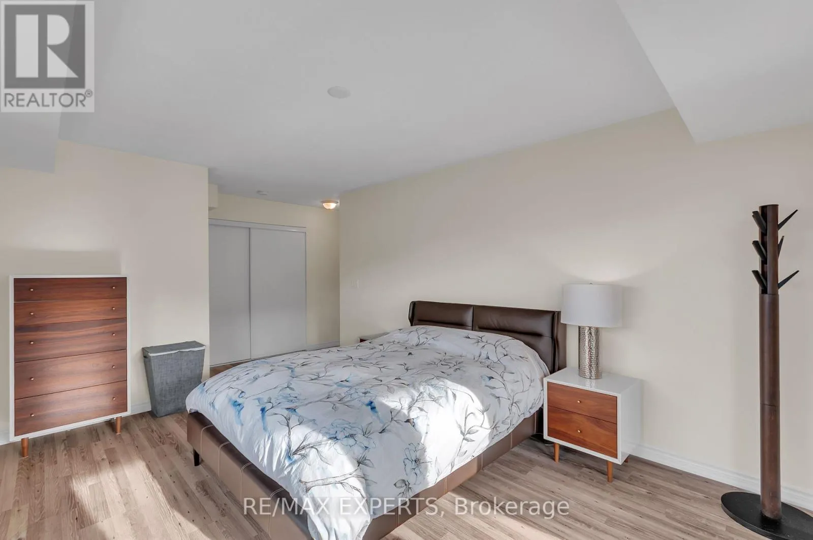 207 - 4 COVE COURT