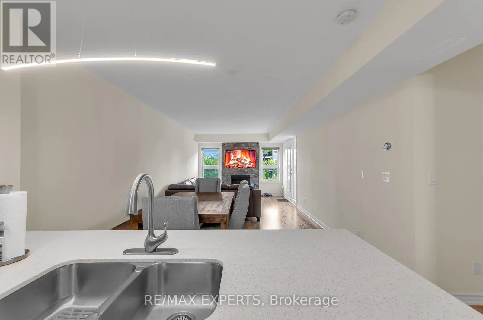 207 - 4 COVE COURT
