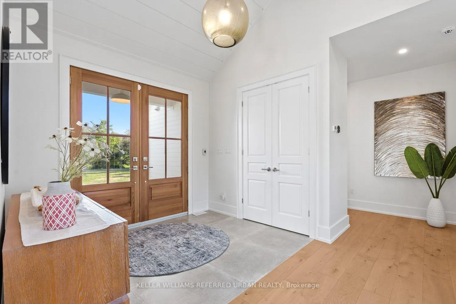 24 WINDFIELD DRIVE W