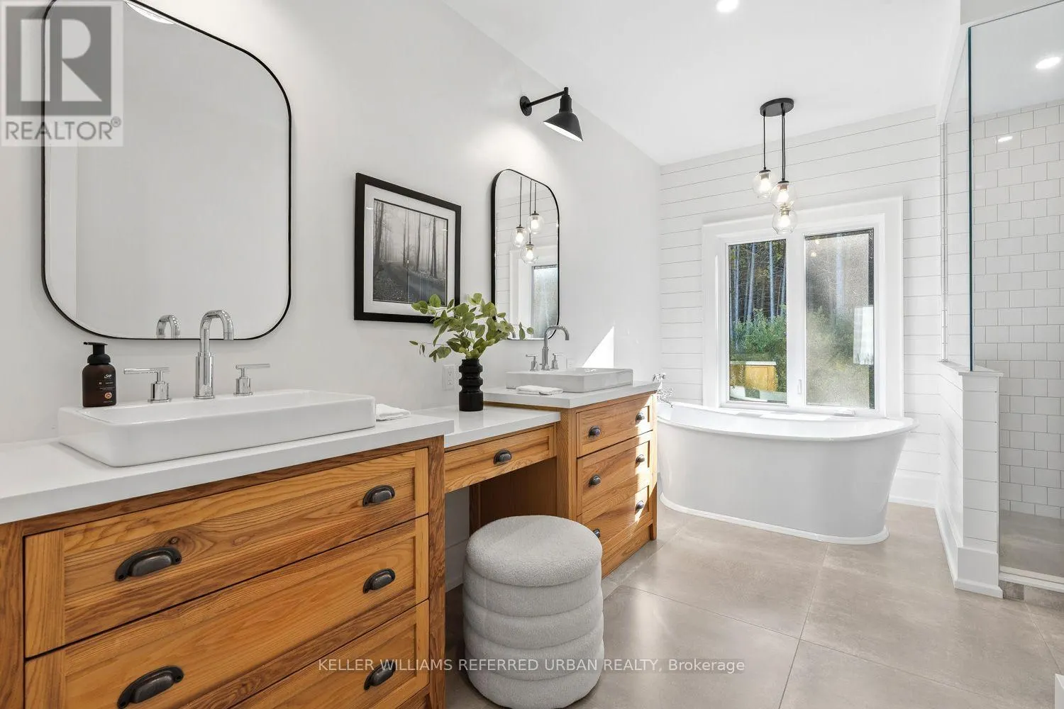 24 WINDFIELD DRIVE W