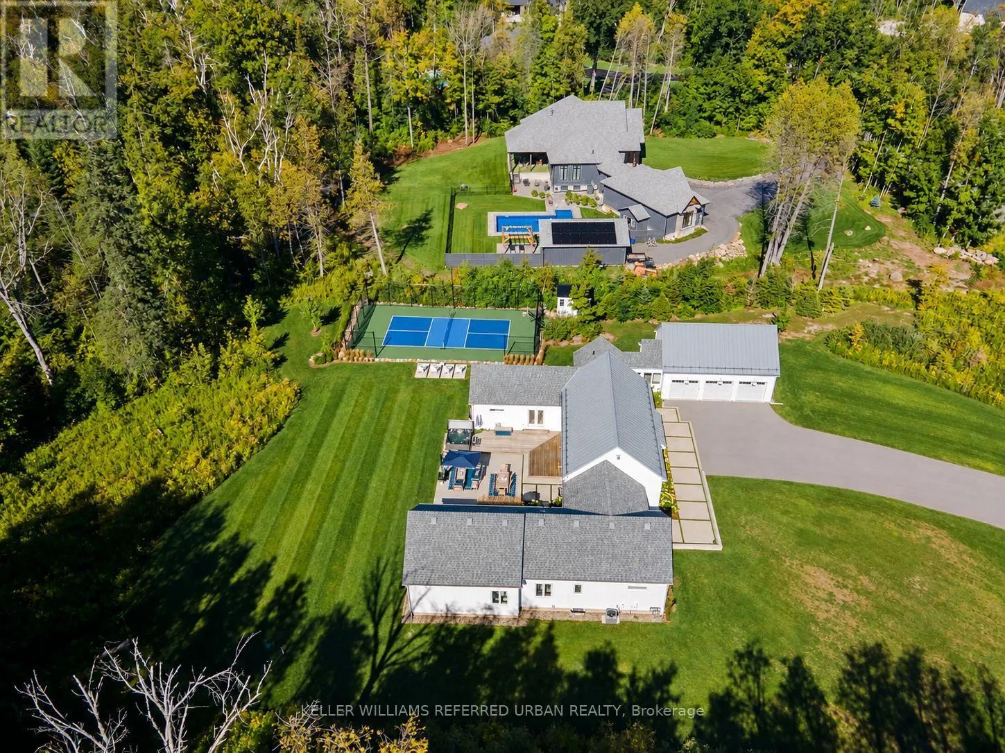 24 WINDFIELD DRIVE W