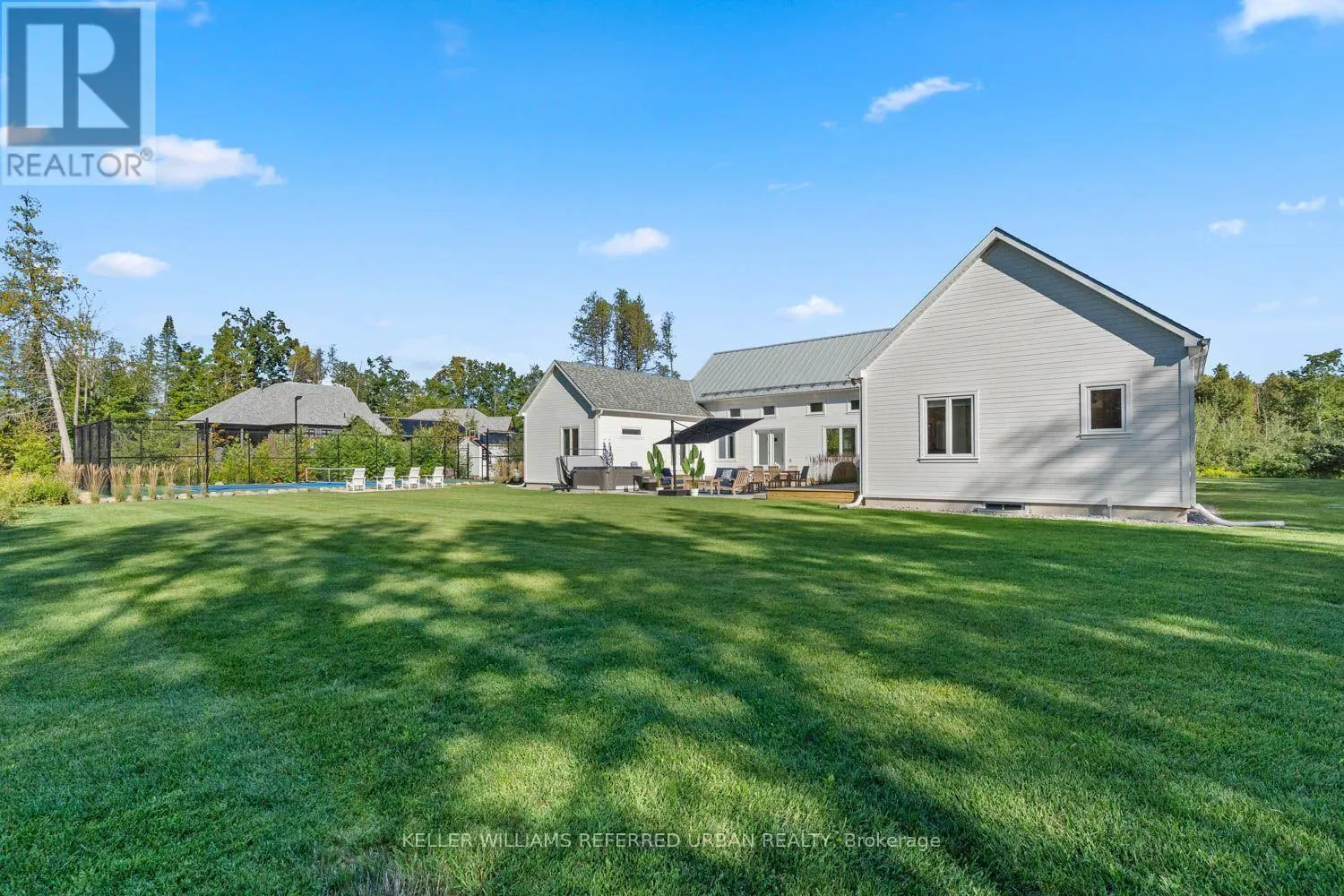 24 WINDFIELD DRIVE W
