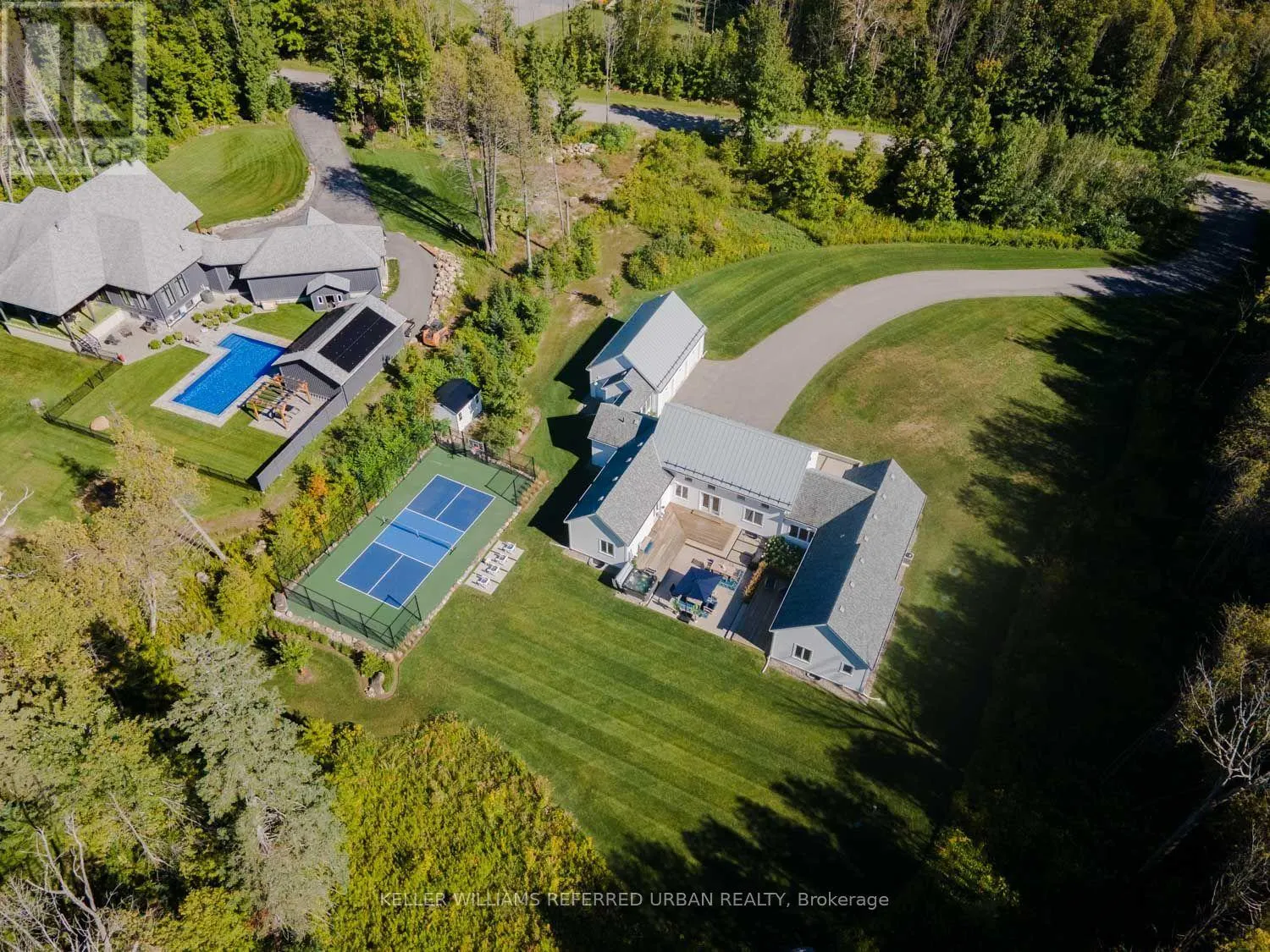 24 WINDFIELD DRIVE W