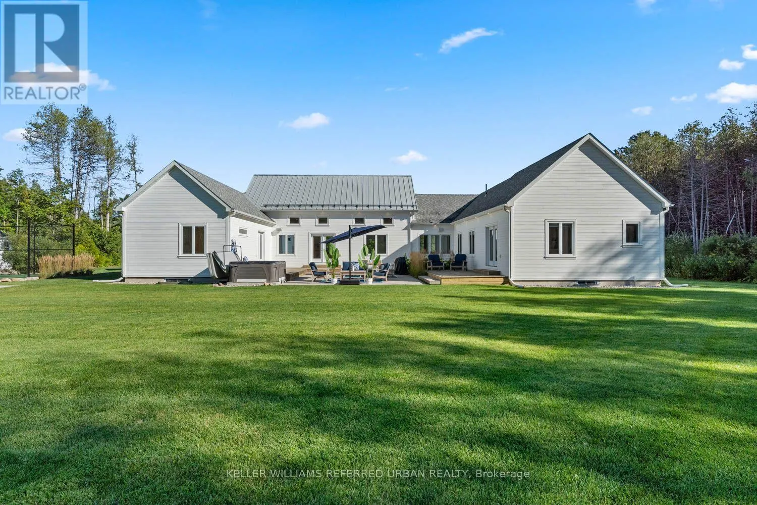 24 WINDFIELD DRIVE W