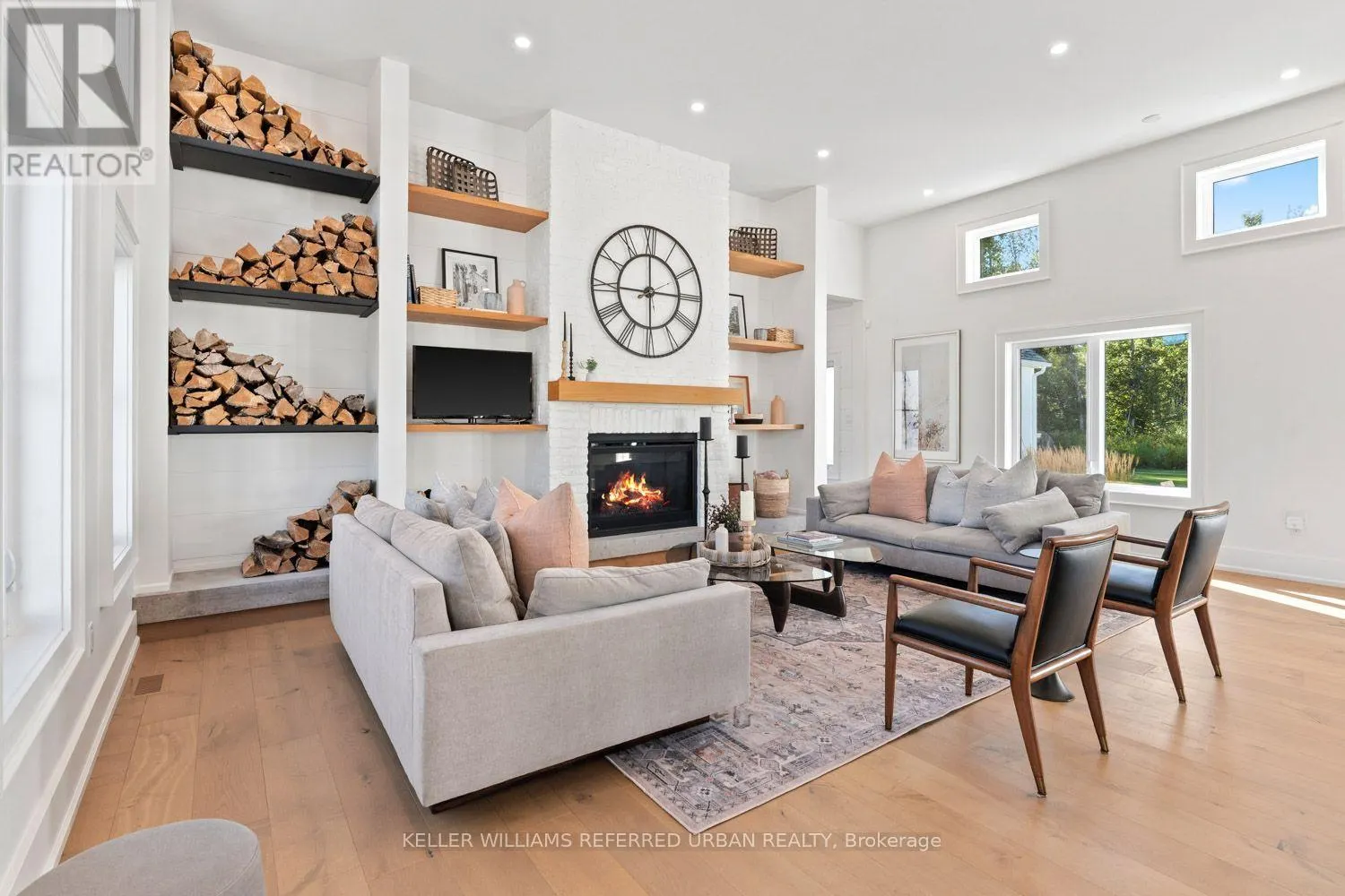 24 WINDFIELD DRIVE W