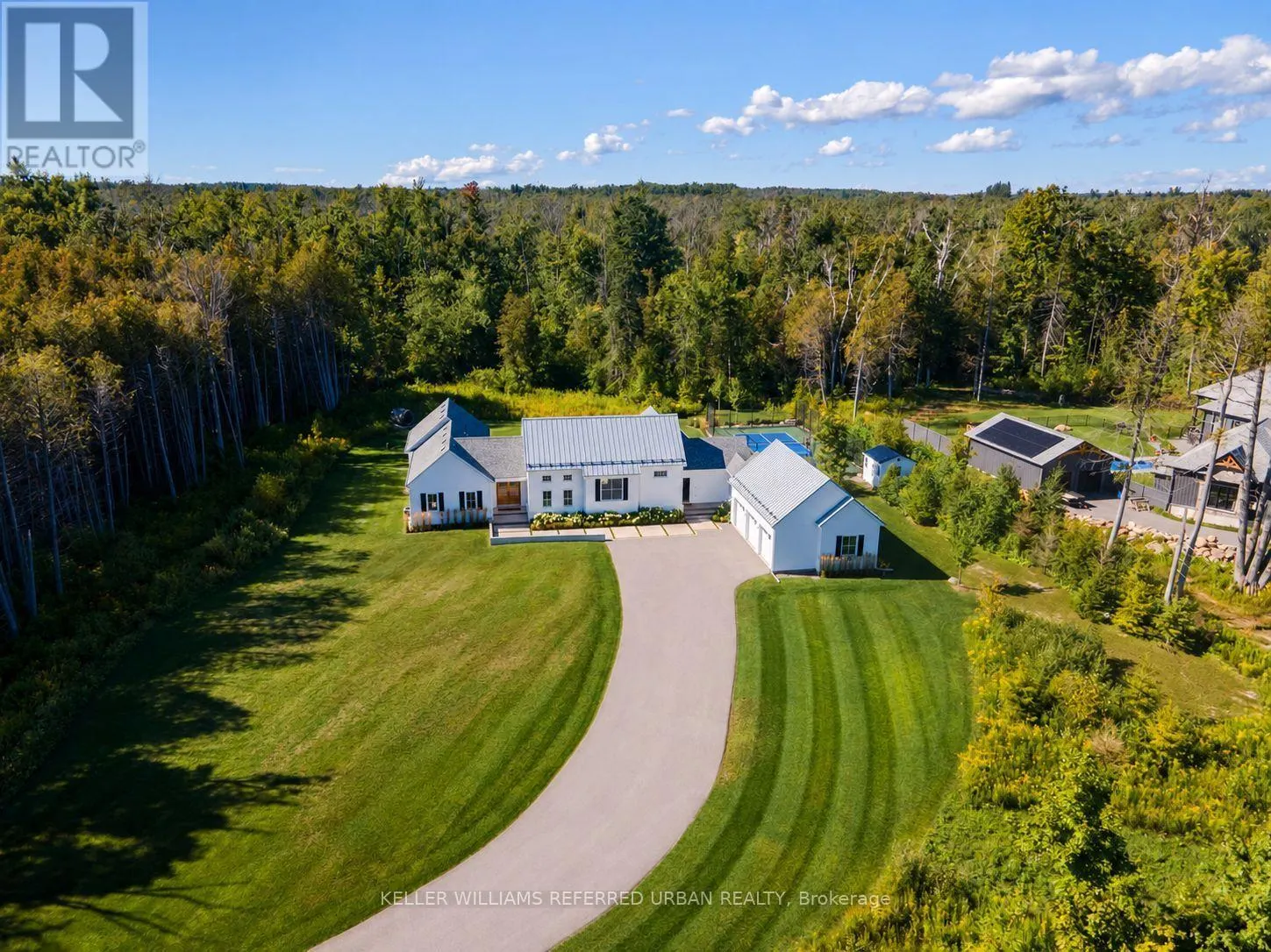 24 WINDFIELD DRIVE W