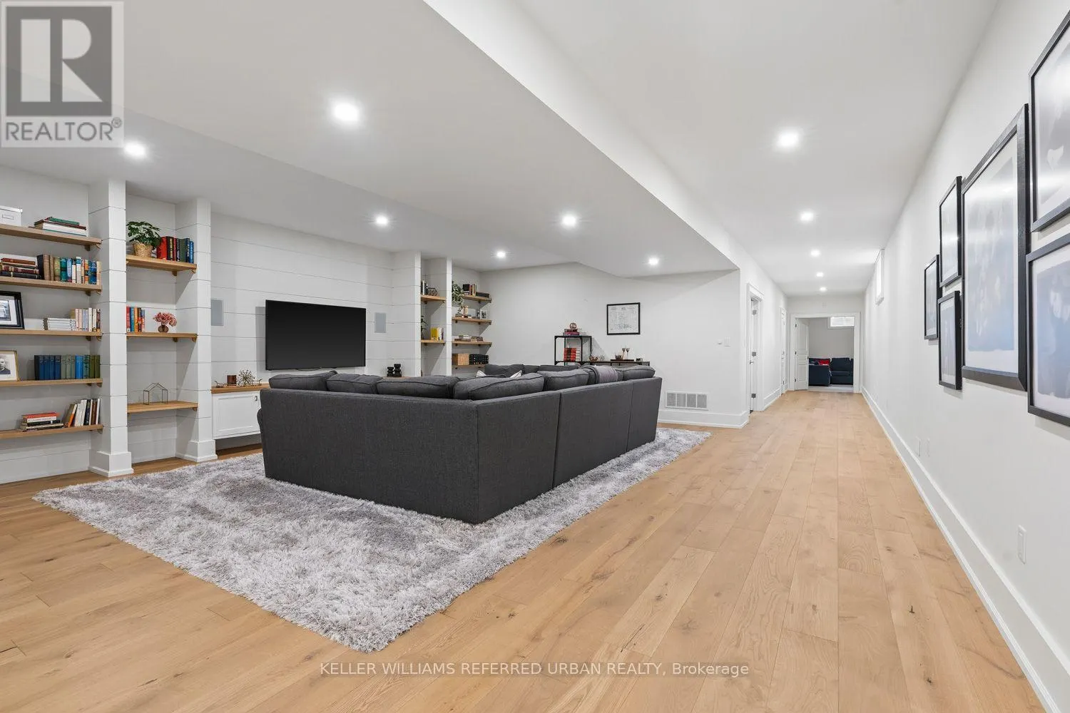 24 WINDFIELD DRIVE W