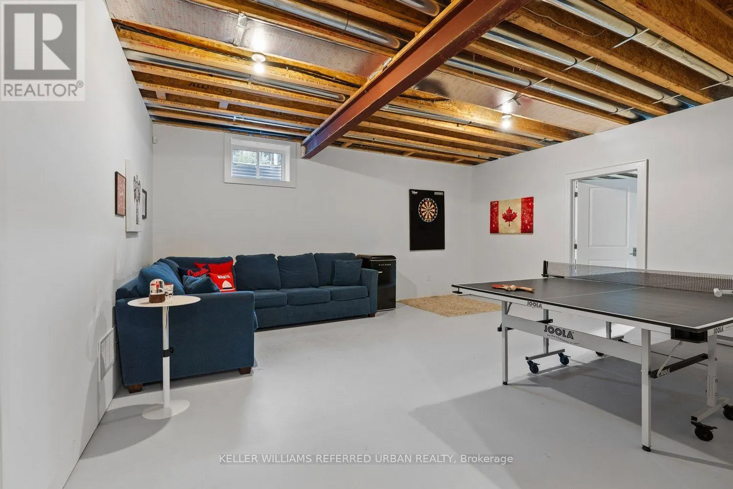 24 WINDFIELD DRIVE W