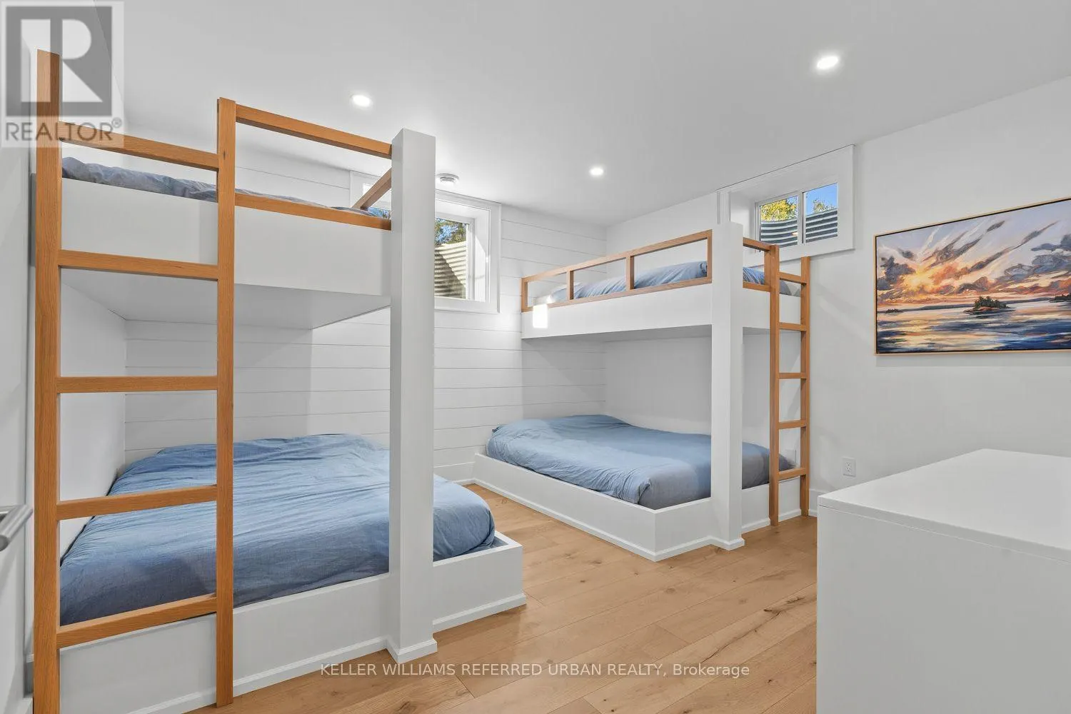 24 WINDFIELD DRIVE W