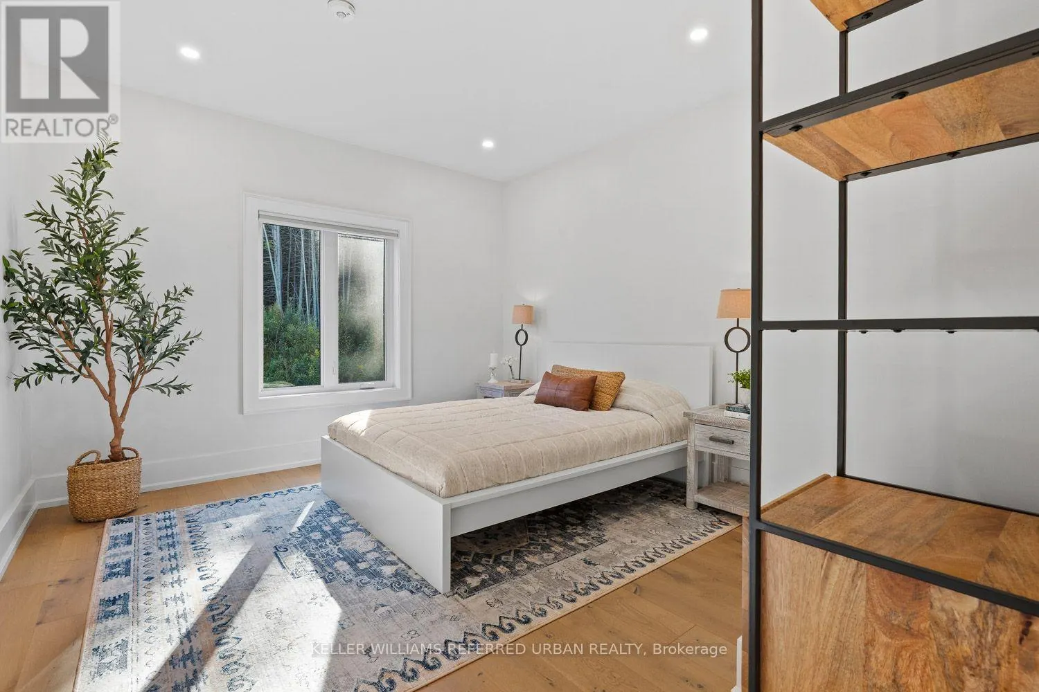 24 WINDFIELD DRIVE W