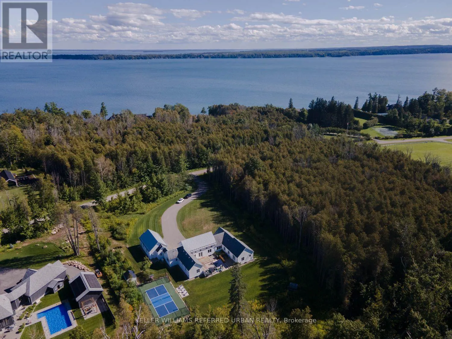 24 WINDFIELD DRIVE W