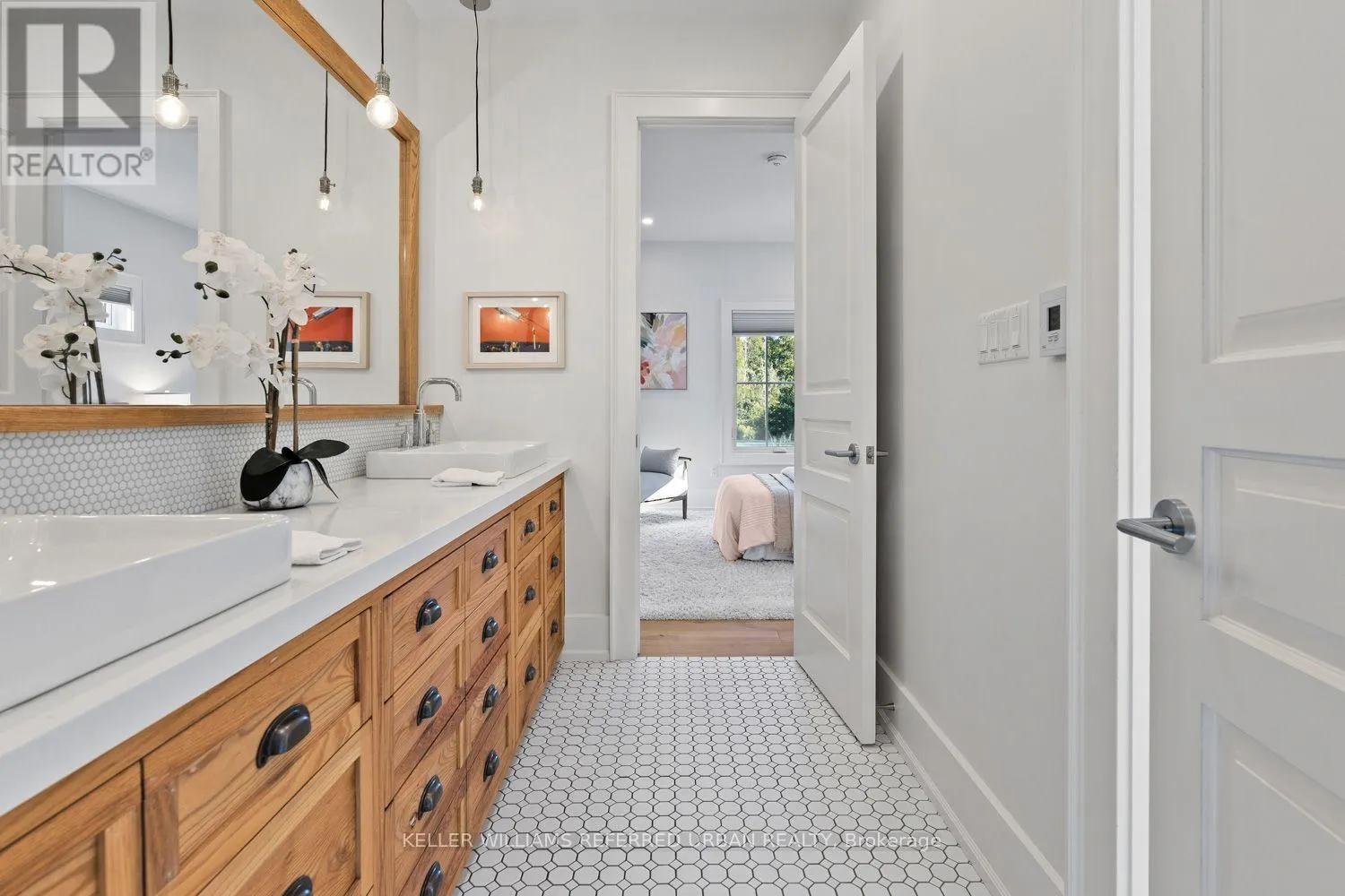 24 WINDFIELD DRIVE W